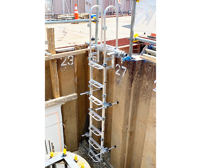 垂直アルミステップ　使用例①